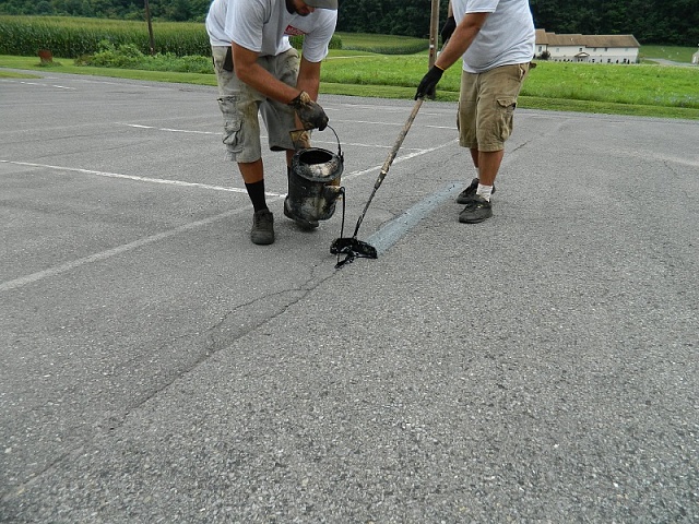 Crack Seal - герметизация и заполнение трещин на асфальте холодным и горячим способами
